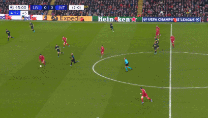 TA：应布拉格斯拉维亚方面要求，热刺主场的LGBTQ+旗帜被移走（TA：热刺主场应布拉格斯拉维亚请求撤下LGBTQ+旗帜）