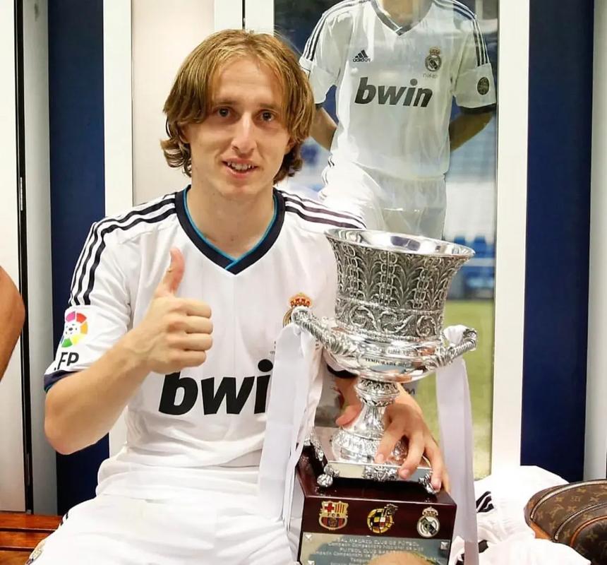 迪米特列夫斯基：瓦伦上赛季卡我出场数，少上一场少付30万（迪米特列夫斯基：瓦伦上季人为控制我出场，少一场就少付30万）