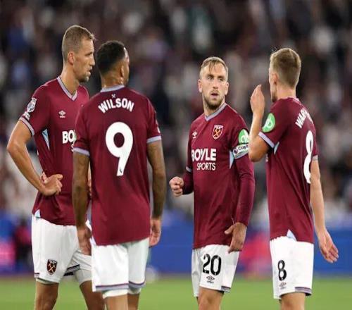 莱万过去15次首发出战法兰克福斩15球，曾两次上演帽子戏法（莱万近15次首发战法兰克福轰入15球，两次上演帽子戏法）