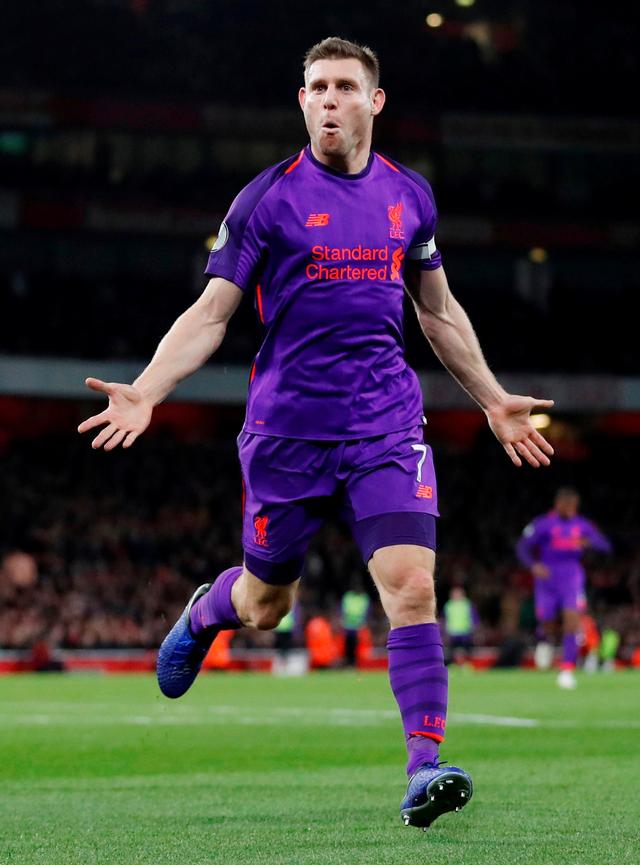 门将精彩扑救确保胜利（神勇门将高接低挡保住胜利）