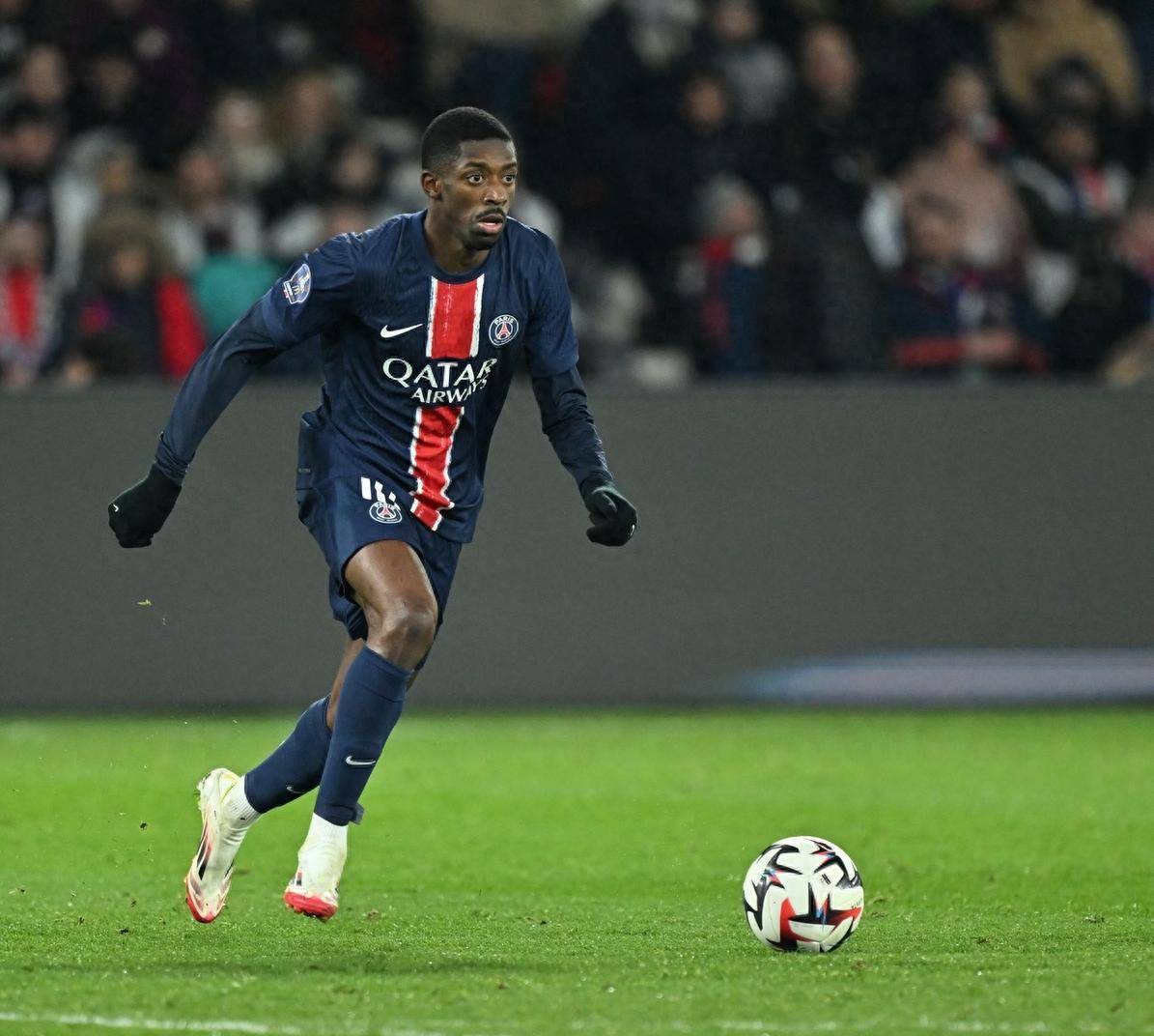 西亚卡姆和杰克逊半场均得分上双，二人合砍27分（西亚卡姆与杰克逊半场双双得分上双，共取27分）