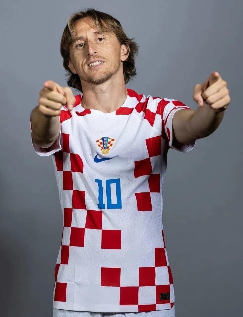 记者：申花队已于昨晚返回上海，迎来5天假期进行休整（记者：申花昨夜回沪，将休整五天）